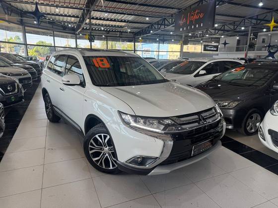 MITSUBISHI OUTLANDER 3.0 GT 4X4 V6 24V GASOLINA 4P AUTOMÁTICO